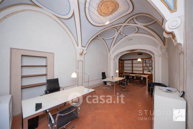 Ufficio in commerciale in Via Santa