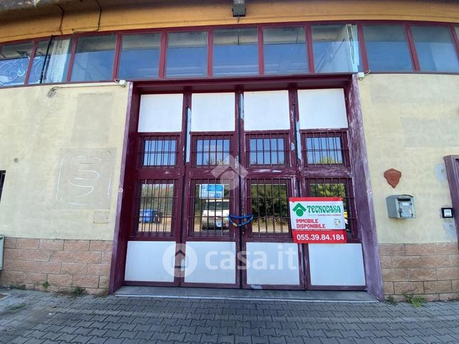 Capannone in commerciale in Via Mattei 11