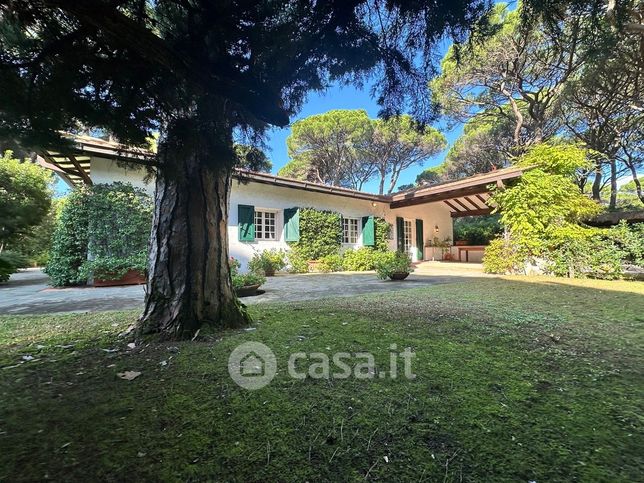 Villa in residenziale in Strada Statale 20