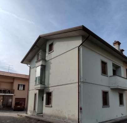 Villetta a schiera in residenziale in Via Properzia