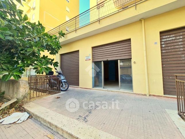 Capannone in commerciale in Via Azolino Hazon 29