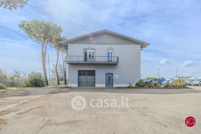 Capannone in commerciale in Via Orsoleto