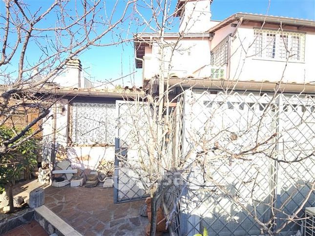 Appartamento in residenziale in Via Teverone