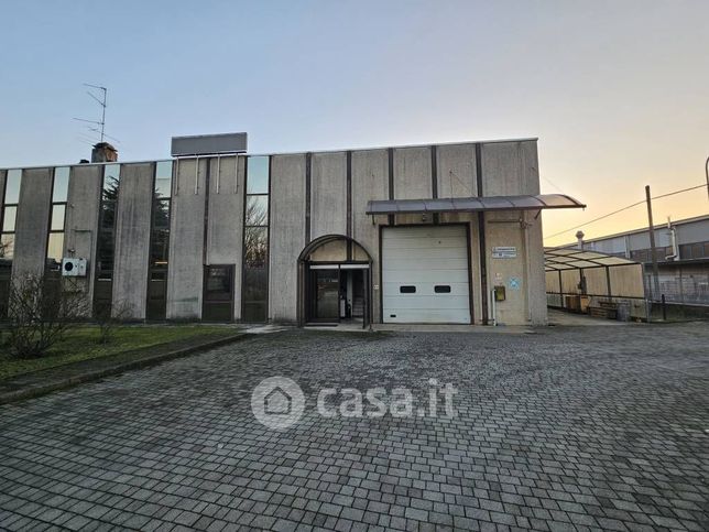 Capannone in commerciale in Via Marco Vitruvio Pollione