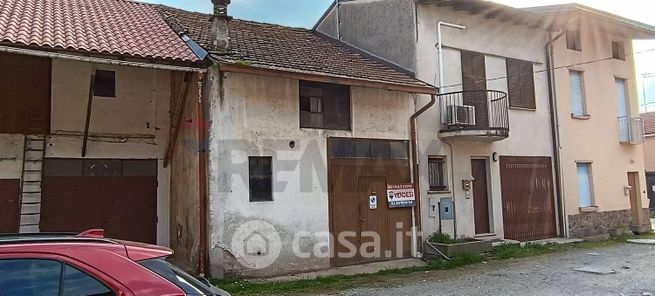 Casa indipendente in residenziale in Via de Amicis 5