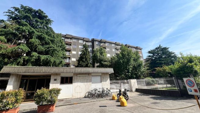 Box/posto auto in residenziale in Via Carlo Imbonati 64