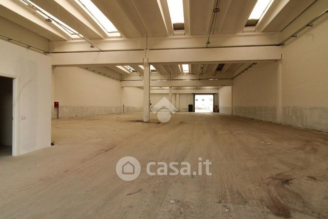 Capannone in commerciale in Via E. Fermi 1