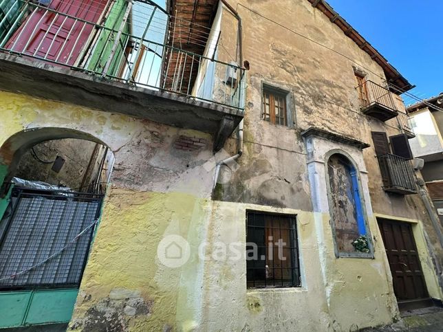 Casa bi/trifamiliare in residenziale in Via Cesare Battisti 11