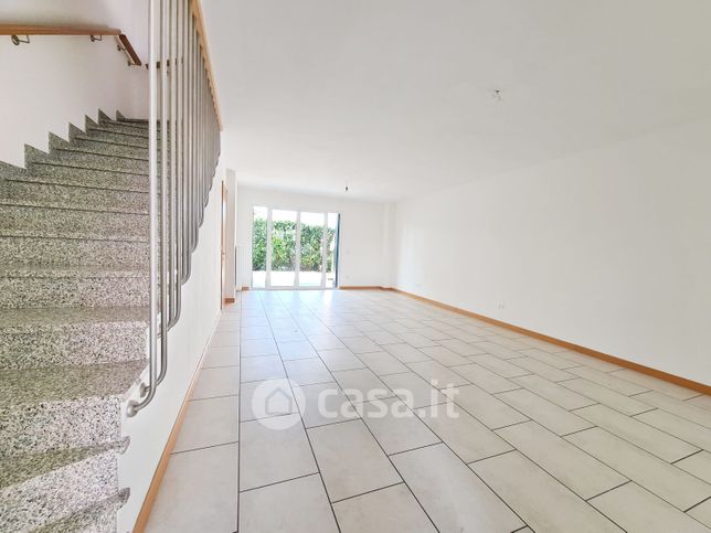 Villetta a schiera in residenziale in Via Cividina 71