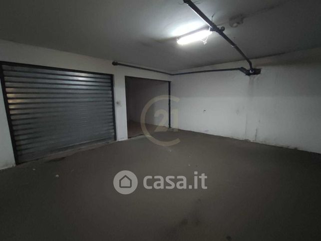 Box/posto auto in residenziale in Via Vincenzo Bellini 37