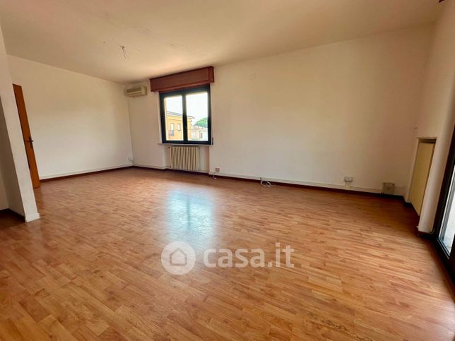 Ufficio in commerciale in Via Goffredo Mameli 1