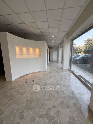Ufficio in commerciale in 