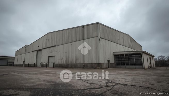 Capannone in commerciale in Via San Fermo 18
