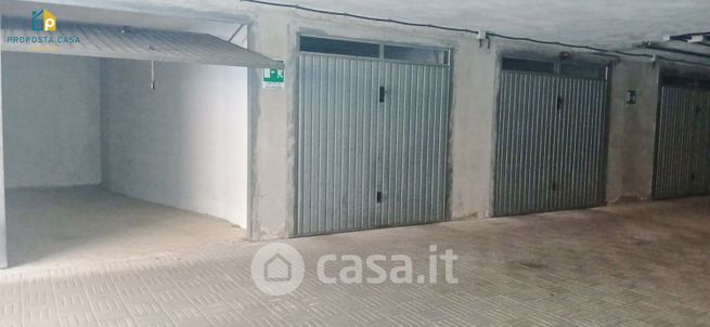 Box/posto auto in residenziale in Via Roma 310