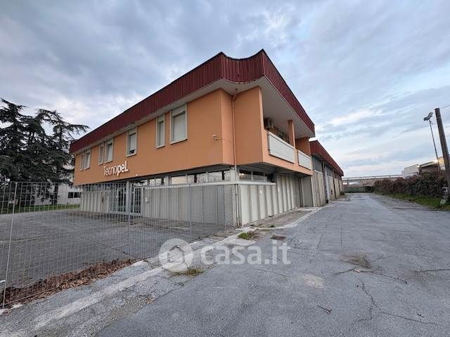 Capannone in commerciale in Viale Cristoforo Colombo 198