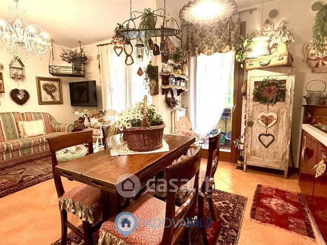 Appartamento in residenziale in Via San Pio X'
