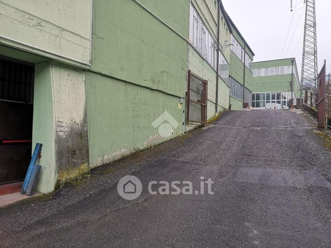 Capannone in commerciale in 
