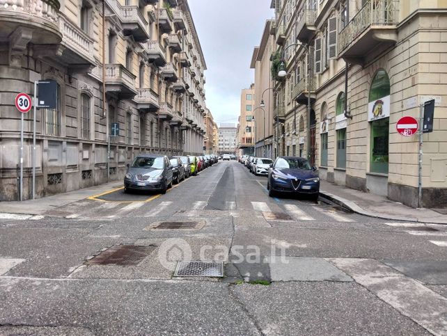 Attivitã /licenza (con o senza mura) in commerciale in Via San Quintino 8