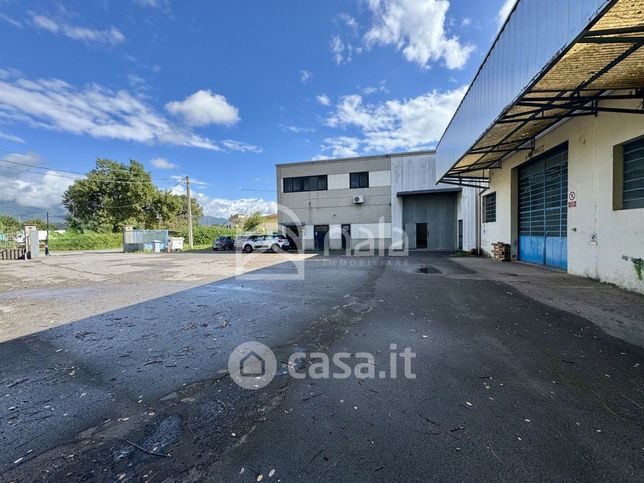 Capannone in commerciale in Via Romana Ovest 243