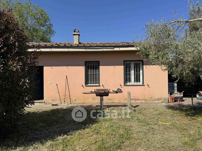 Casa bi/trifamiliare in residenziale in 