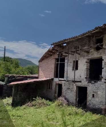 Rustico/casale in residenziale in Frazione Osgnetto