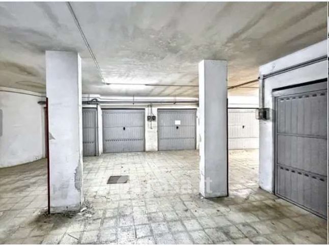 Box/posto auto in residenziale in Via Mare 2