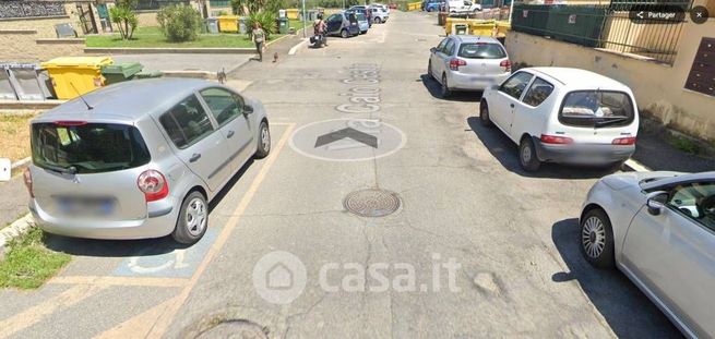 Garage/posto auto in residenziale in Via Caio Cestio 35