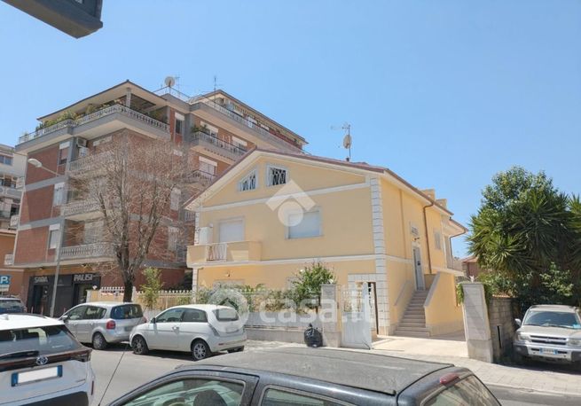 Appartamento in residenziale in Viale di Marino 10