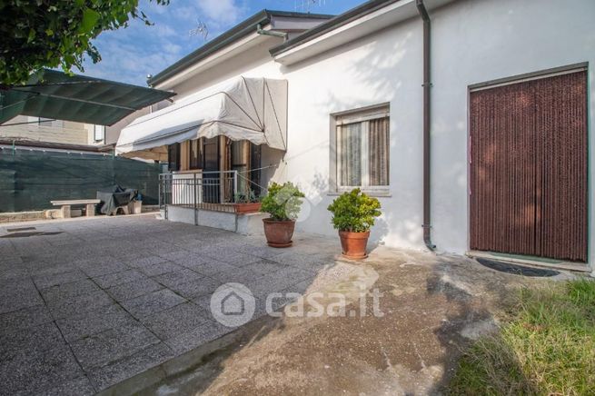 Rustico/casale in residenziale in Via Campone Sala 450