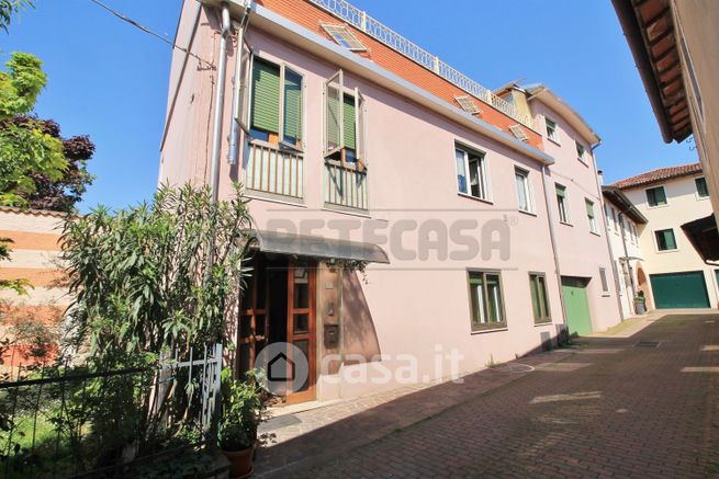 Casa bi/trifamiliare in residenziale in Via XXIV Maggio 43