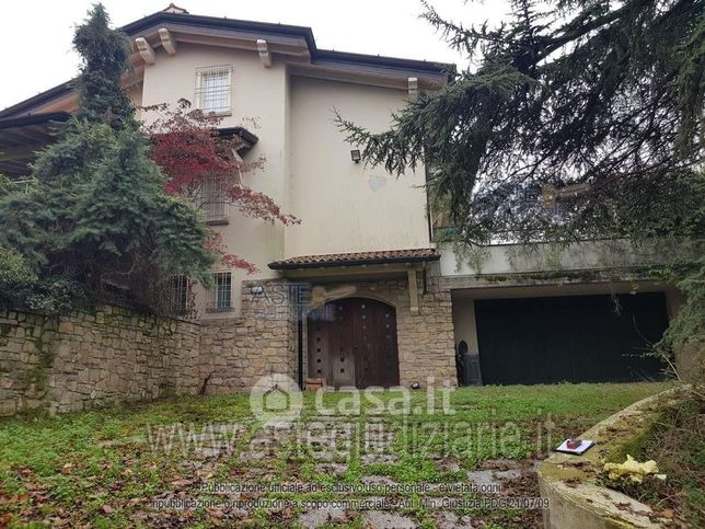 Casa indipendente in residenziale in Via Chiesa