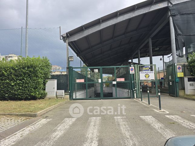 Garage/posto auto in residenziale in Via Matteo Bartoli 19 -/A