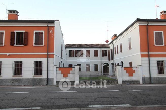 Appartamento in residenziale in Via Castria 1