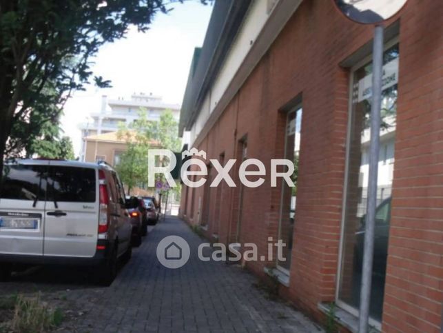 Ufficio in commerciale in Via Vittorio Veneto 13