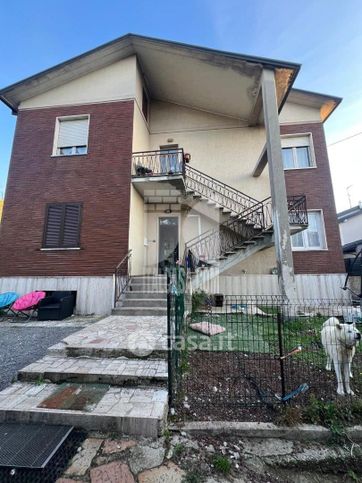 Casa bi/trifamiliare in residenziale in 