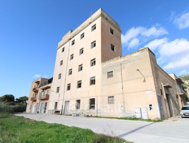 Garage/posto auto in residenziale in Via Bari 15