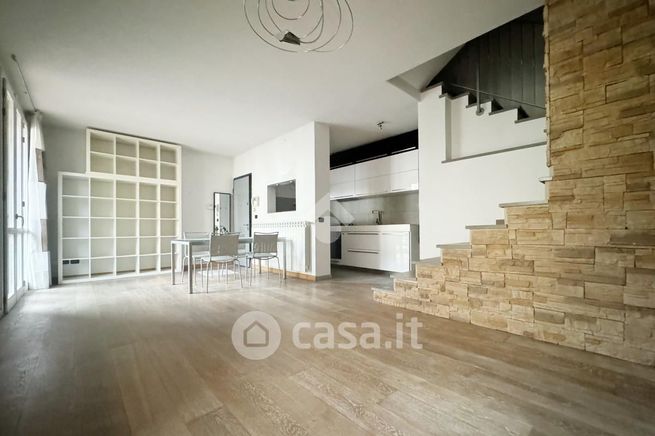 Casa indipendente in residenziale in Via Firenze 123