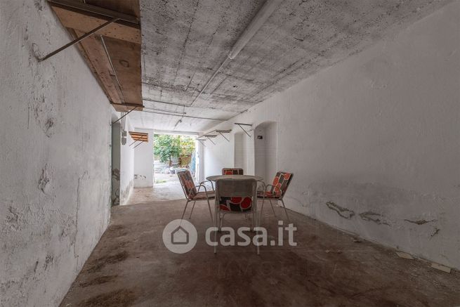 Box/posto auto in residenziale in Corso Dante 128