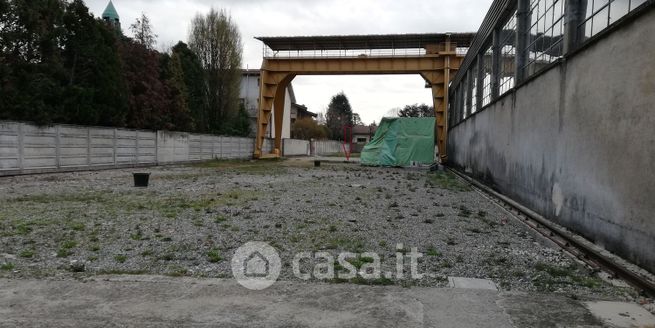 Capannone in commerciale in 