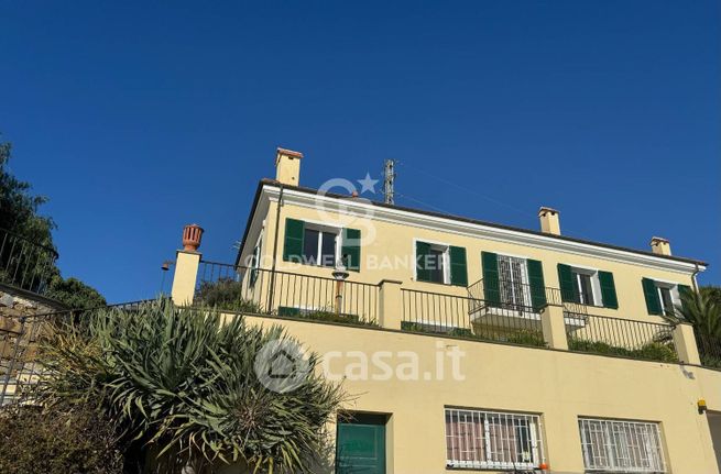 Villa in residenziale in Via Val D'Olivi 253