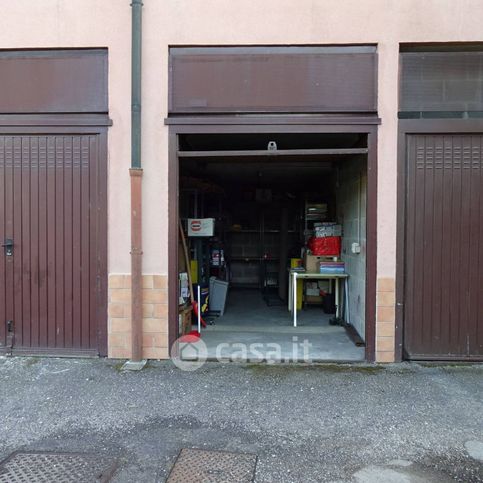 Box/posto auto in residenziale in Via Circonvallazione 70