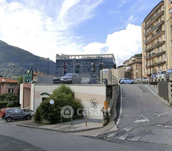 Ufficio in commerciale in Via Monte Grappa