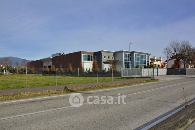 Capannone in commerciale in Via San Giovanni Bosco 22