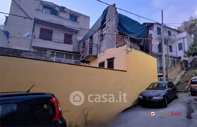 Casa bi/trifamiliare in residenziale in 