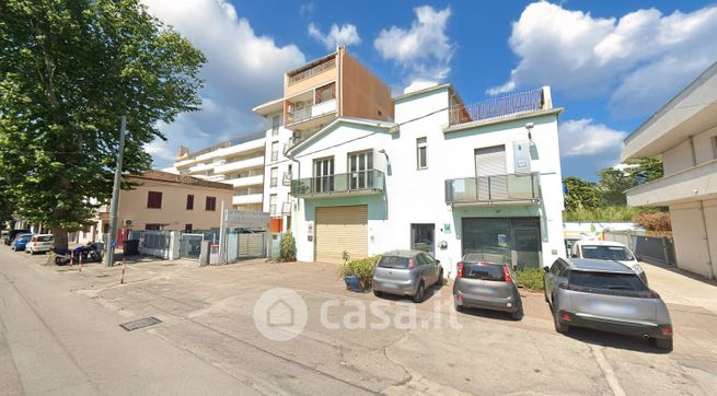 Appartamento in residenziale in Viale B. Croce 257