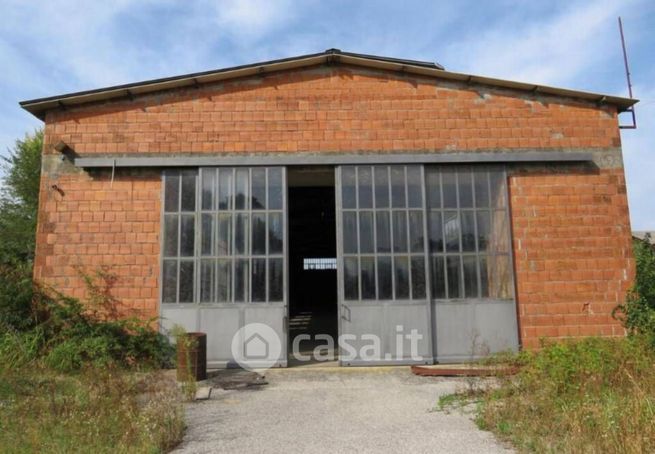 Capannone in commerciale in Via Dossi