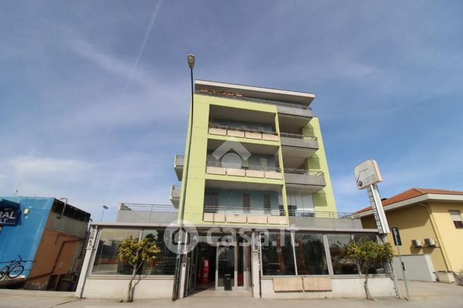 Box/posto auto in residenziale in Via Salara 4