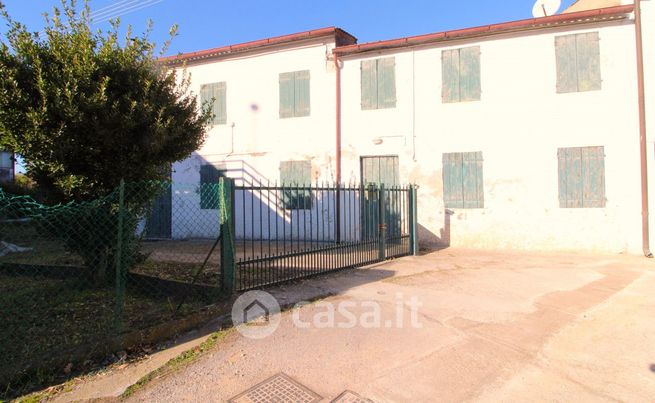 Villetta a schiera in residenziale in Via Motta 2