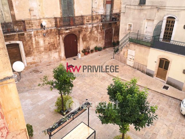 Casa indipendente in residenziale in Piazza Chiesa 16