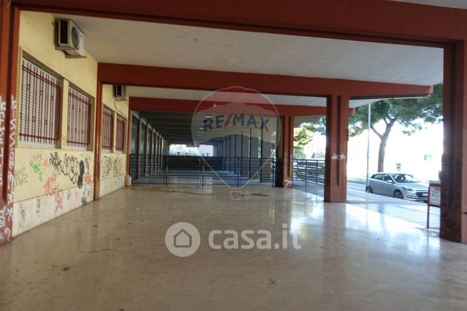 Ufficio in commerciale in Via Aurelio Carrante 5